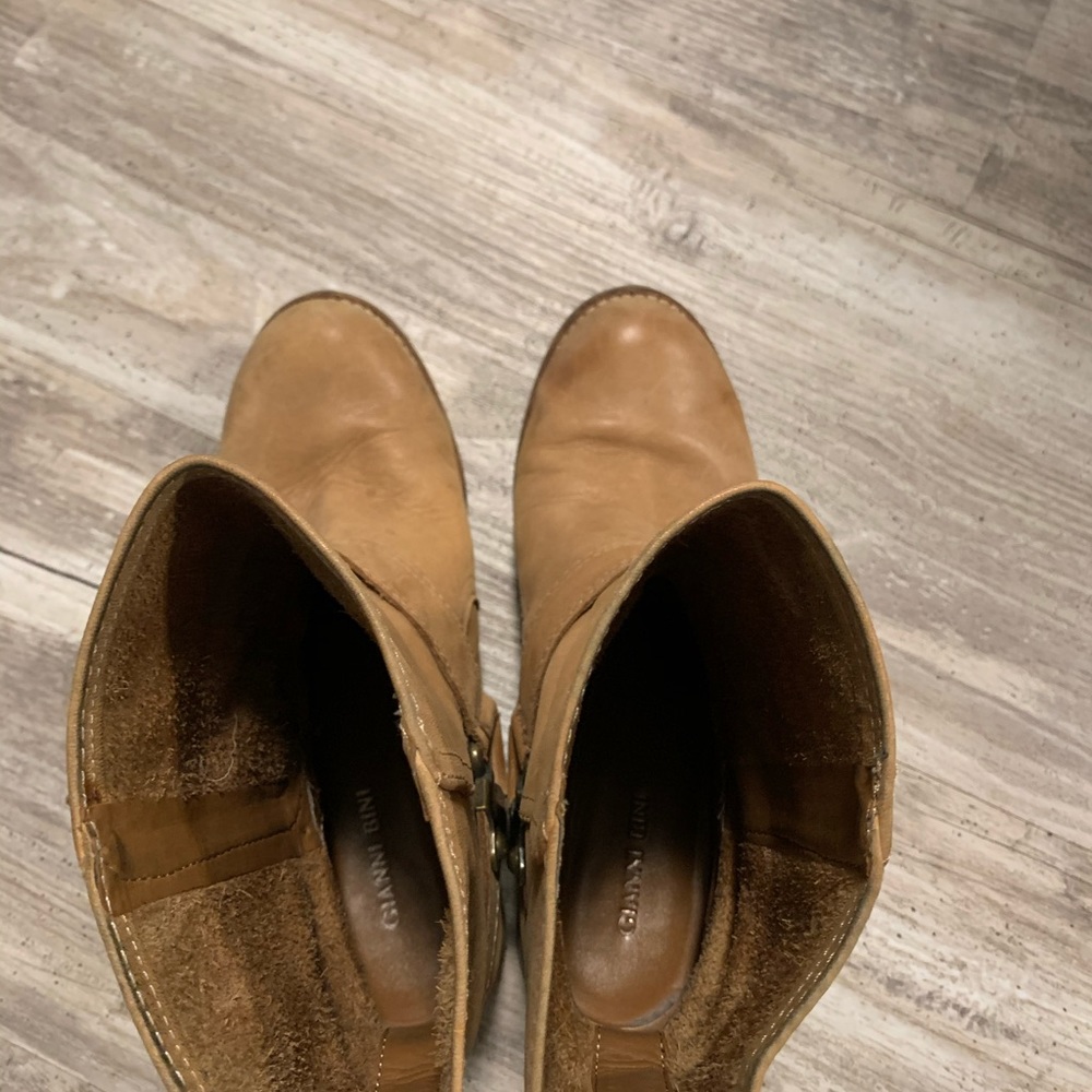 Boots - Picture 4 of 7